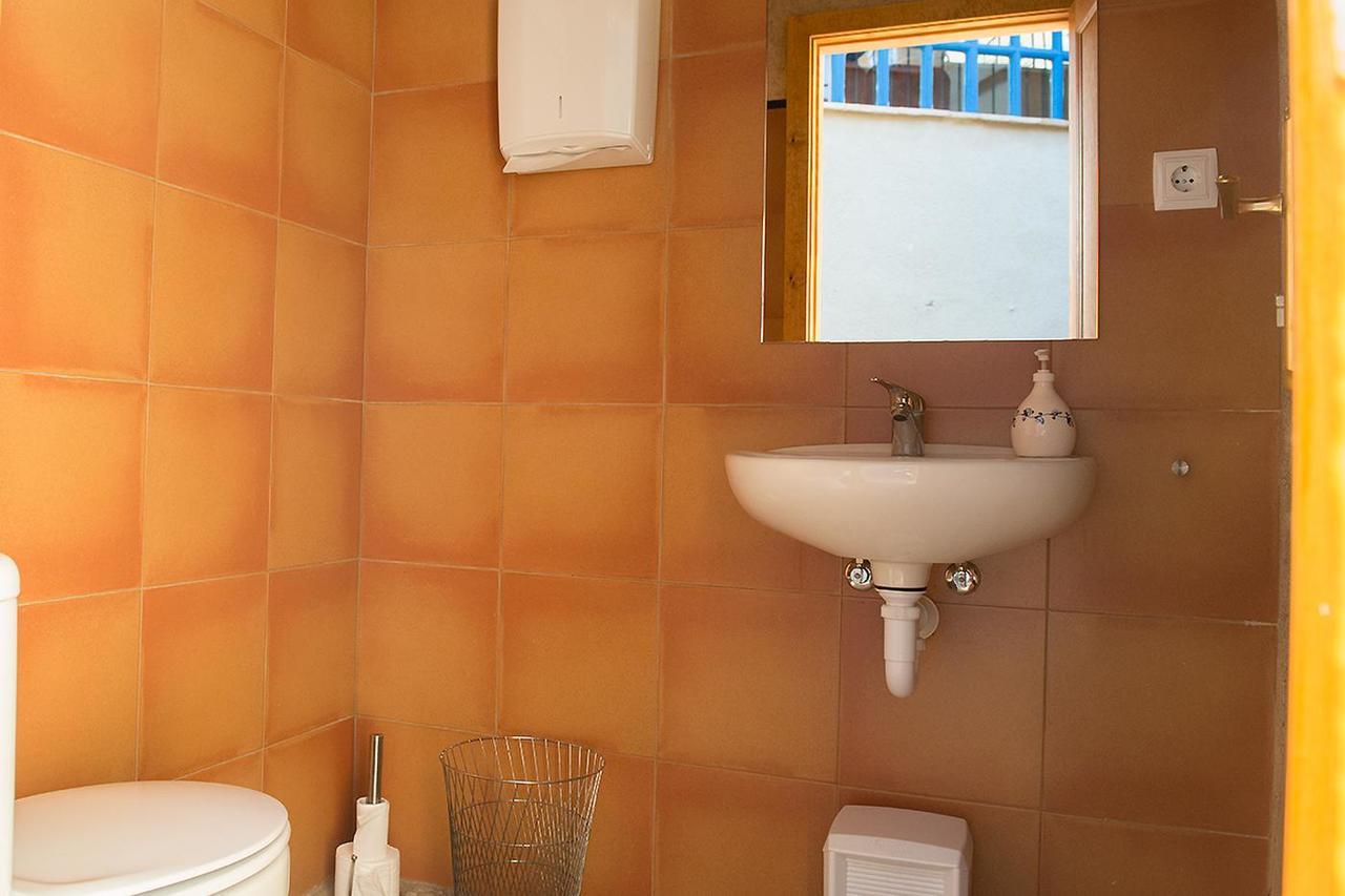 Crux Albergue Adahuesca Εξωτερικό φωτογραφία